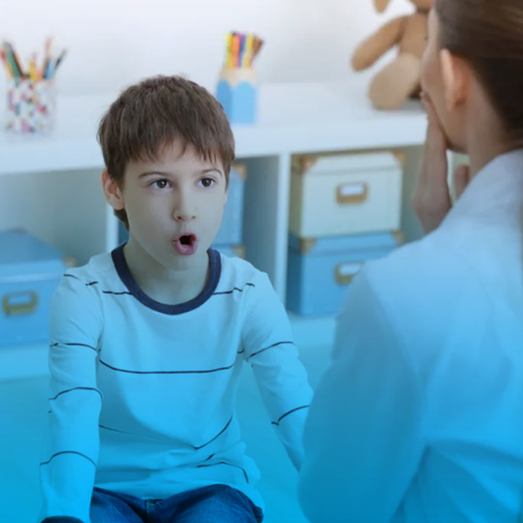 چگونه با کودکی که لکنت زبان دارد رفتار کنیم؟